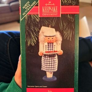 NIB 1992 HALLMARK KEEPSAKE ORNAMENT NORTHPOLE NUTCRACKERS SERIES